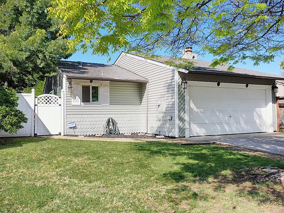 2nd image of 2829 Park Pl