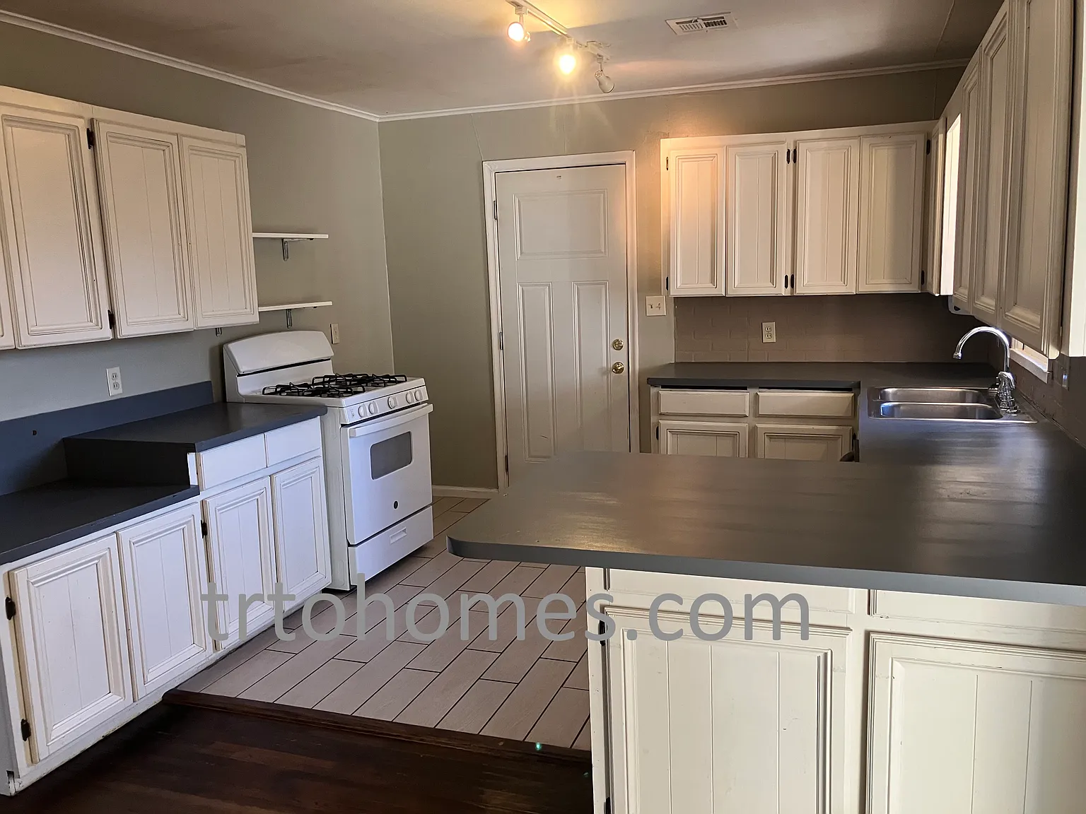 3 bed, 1152 sqft, $1,225 — Photo 4