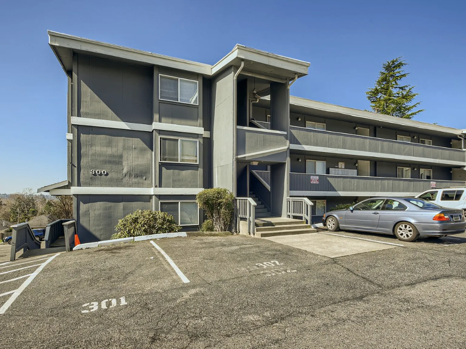 Sunset View Apartments — Photo 1