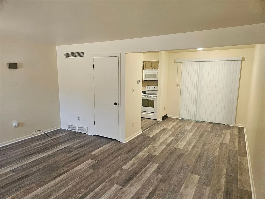 2 bed, $1,350 — Photo 3