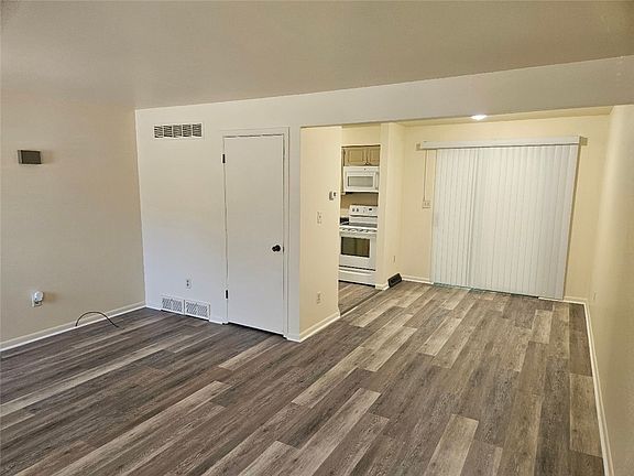 3rd image of 909 Chapel Rd #8