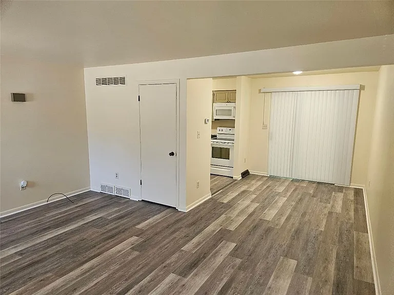 909 Chapel Rd #8 — Photo 3