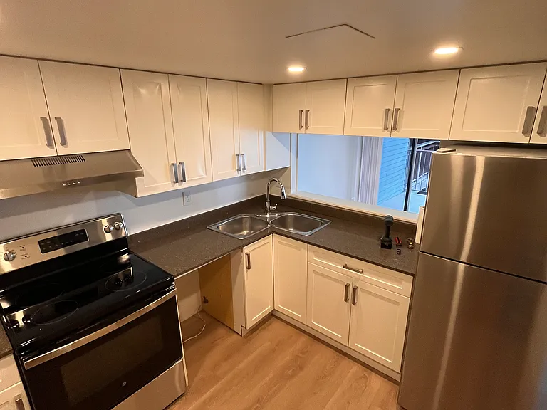 2225 Triumph St #416 — Photo 2