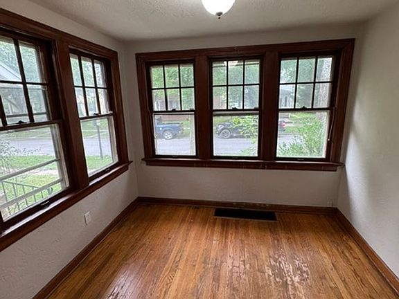 2nd image of 3008 Hoagland Ave #3006
