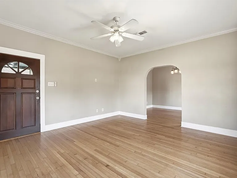 2223 Singleton St — Photo 6
