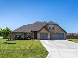 23051 Lawlis Rd, Siloam Springs, AR 72761