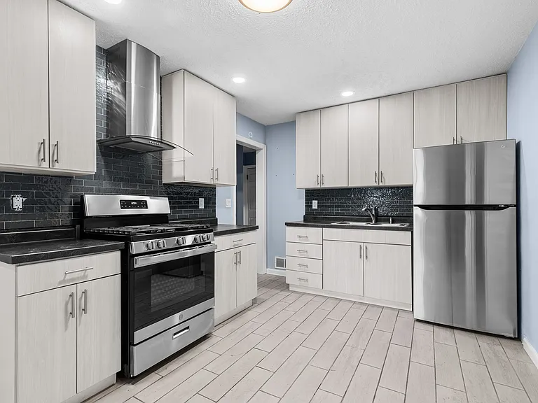 625 Welty Ave — Photo 1