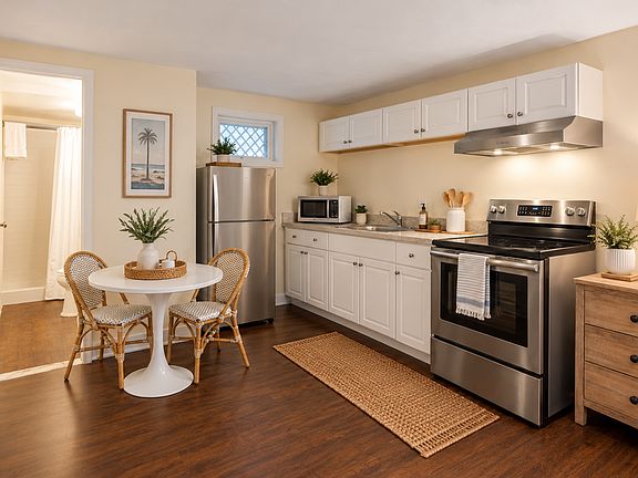 3rd image of 2020 Hawthorne St Unit B