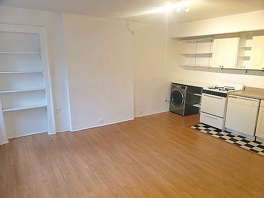 2nd image of 250 E 112th St #1A