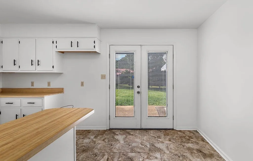 4-Bedroom Single Family Home with Central A/C and Modern Conveniences — Photo 2