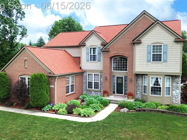 6240 Moonstone Ct, Grand Blanc, MI 48439