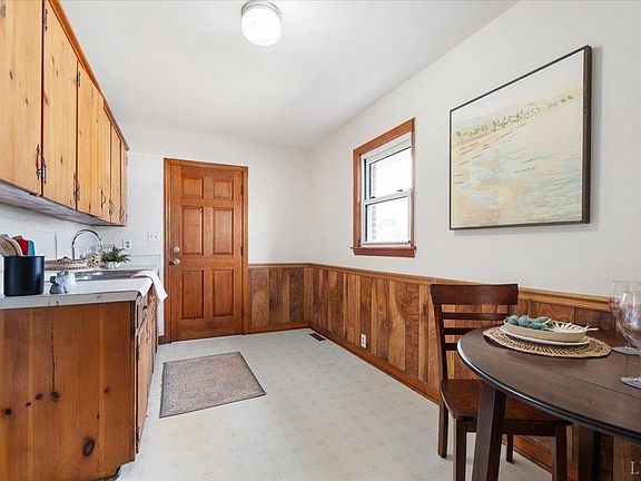 5th image of 843 Hughes St