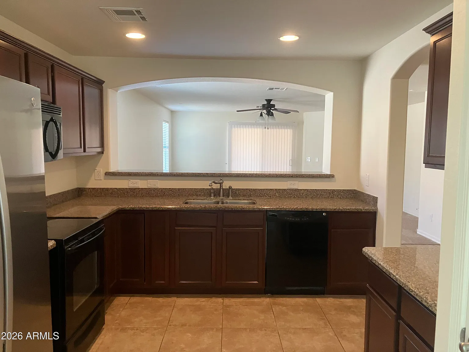 3 bed, 2.0 bath, 1513 sqft, $2,100 — Photo 4