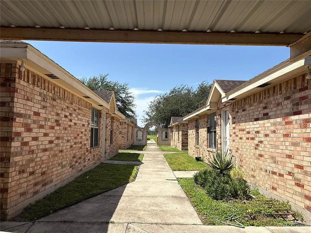 3 bed, 2.0 bath, 4108 sqft, $950 — Photo 2