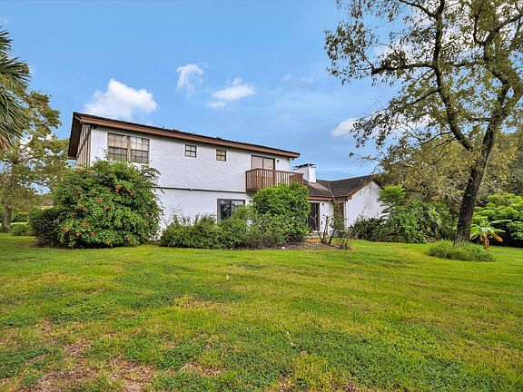 5th image of 210 Fairway Dr