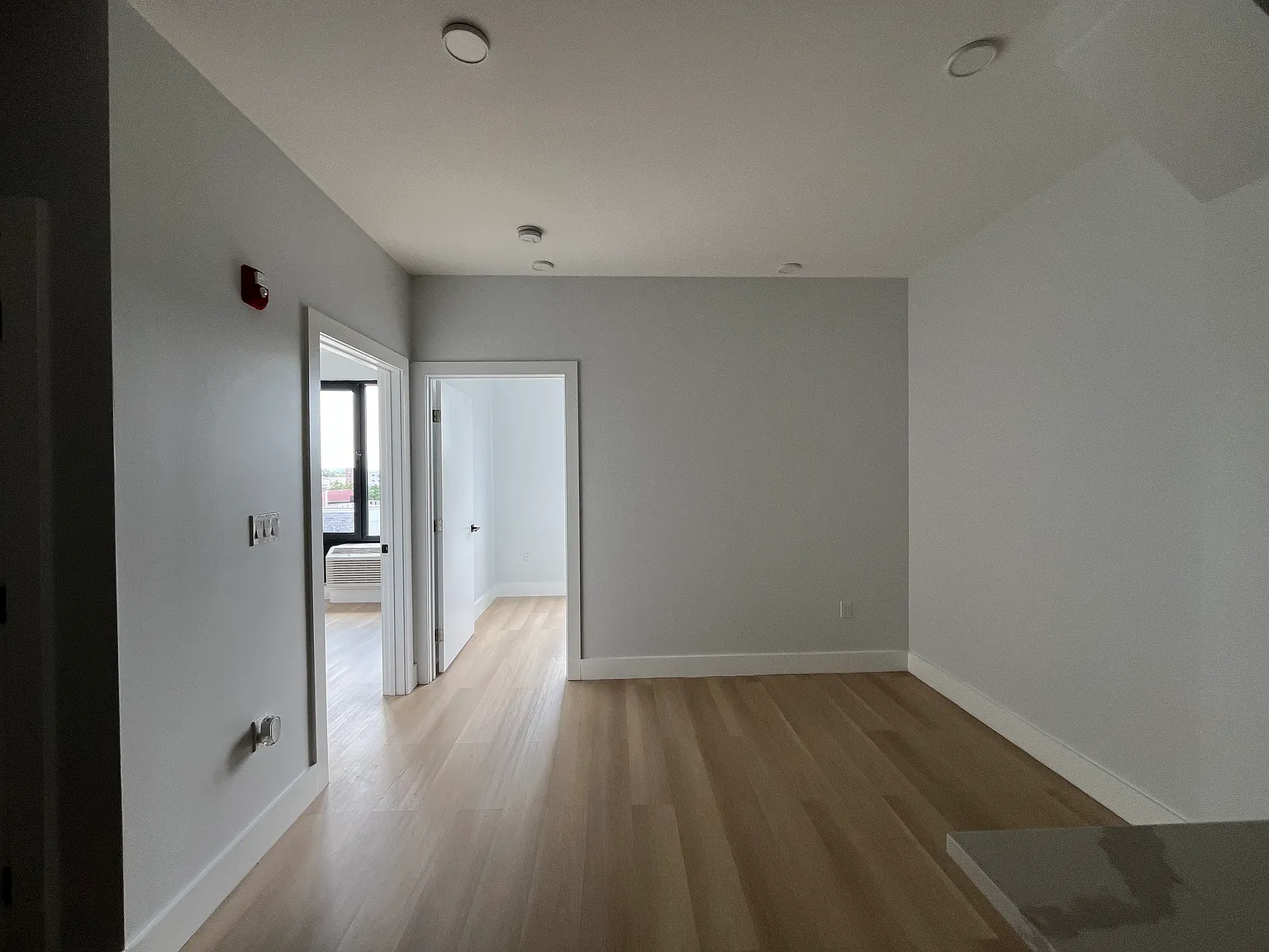 1 bed, 650 sqft, $2,150 — Photo 2