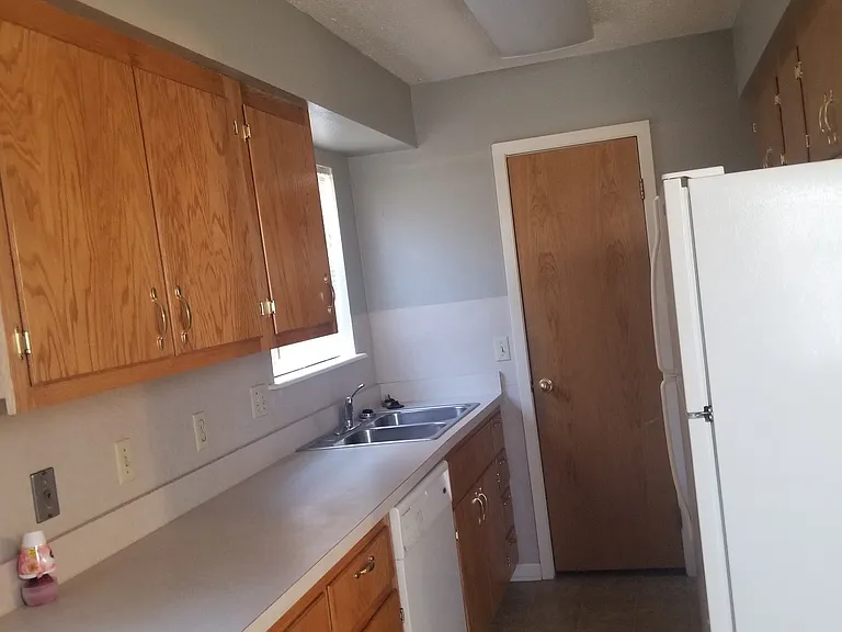 3600 Hawthorne Dr — Photo 7