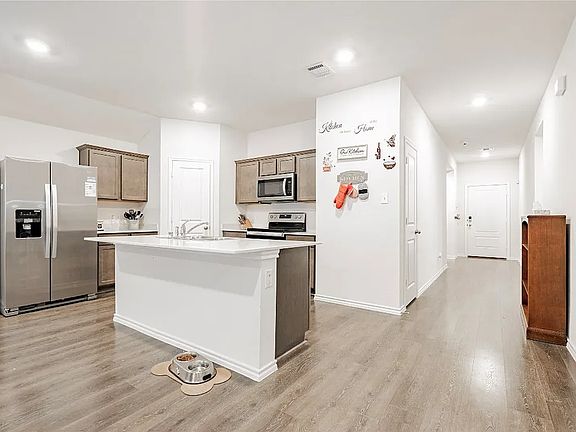 4th image of 105 Seabiscuit Dr