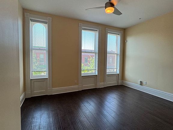 4th image of 4261-67 Manchester Ave #4263-B