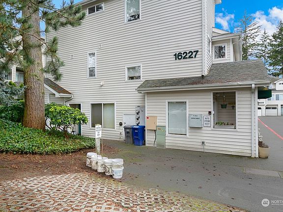 3rd image of 16227 Northup Way APT B101