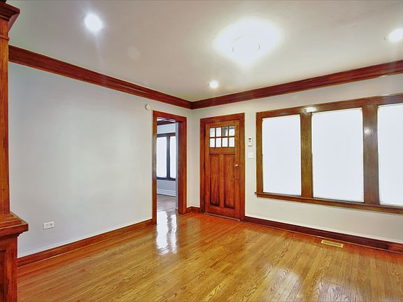 4th image of 10742 S La Salle St