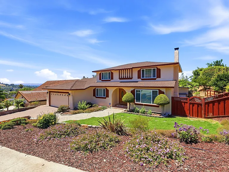 181 Piazza Way — Photo 3