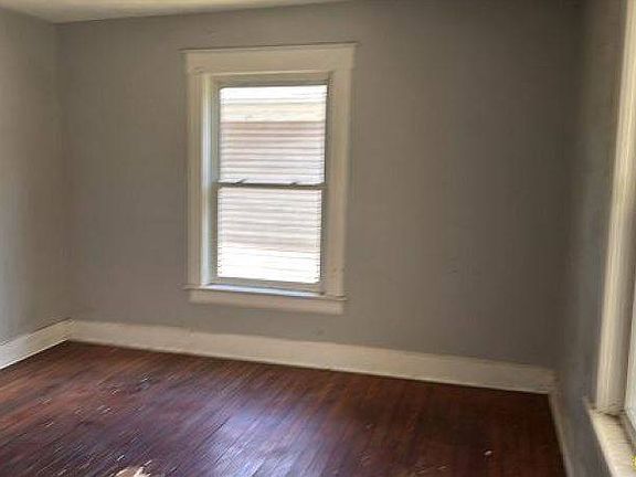 3rd image of 913 N Concord Ave