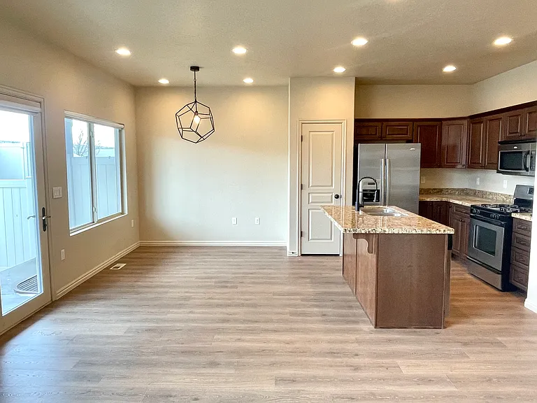 141 E Backhand Ln — Photo 4