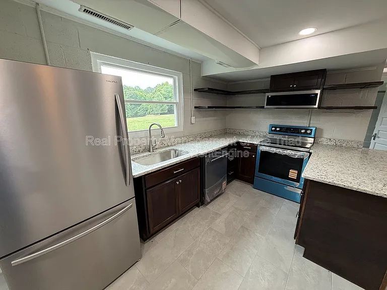 2345 Griffith Rd — Photo 15