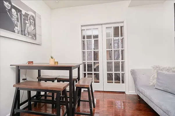 Rented by Compass | media 21