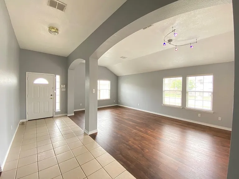 1328 Falcon Holw — Photo 4