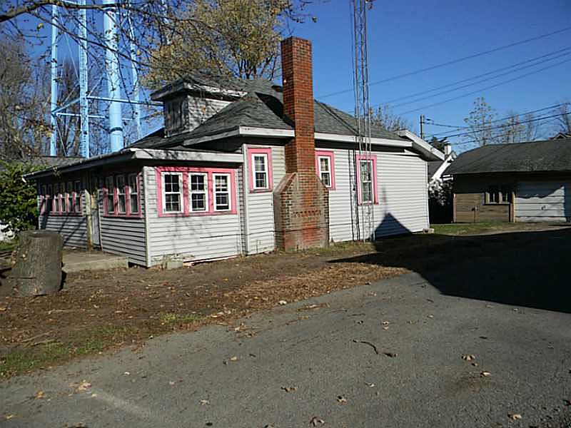 2nd image of 144 Clermont Ave