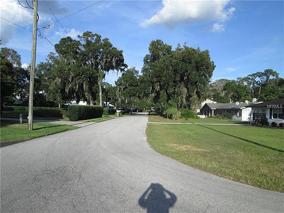 2nd image of 209 Nob Hill Cir