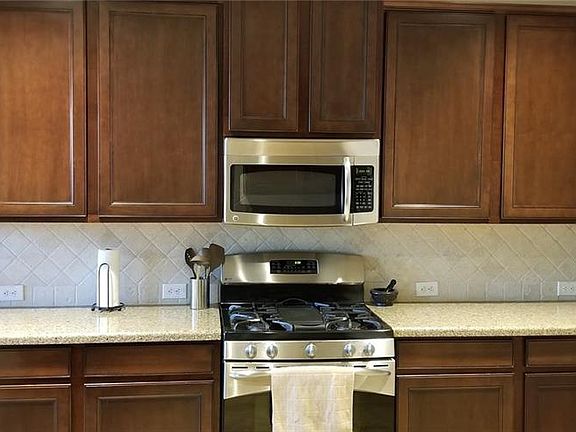 4th image of 1622 Southwestern Dr