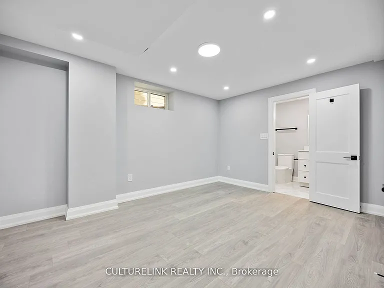358 Cornell Centre Blvd #BASEMENT — Photo 10