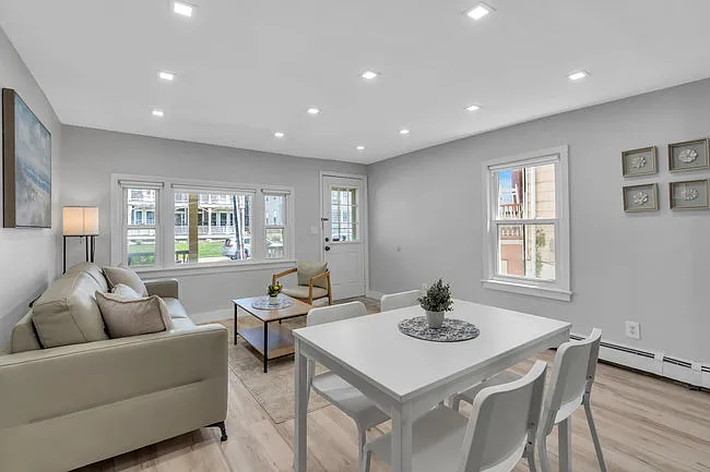 10 Abbott Ave — Photo 1