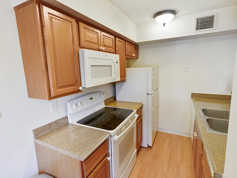 1705 Heatheridge Rd #G202 — Photo 4