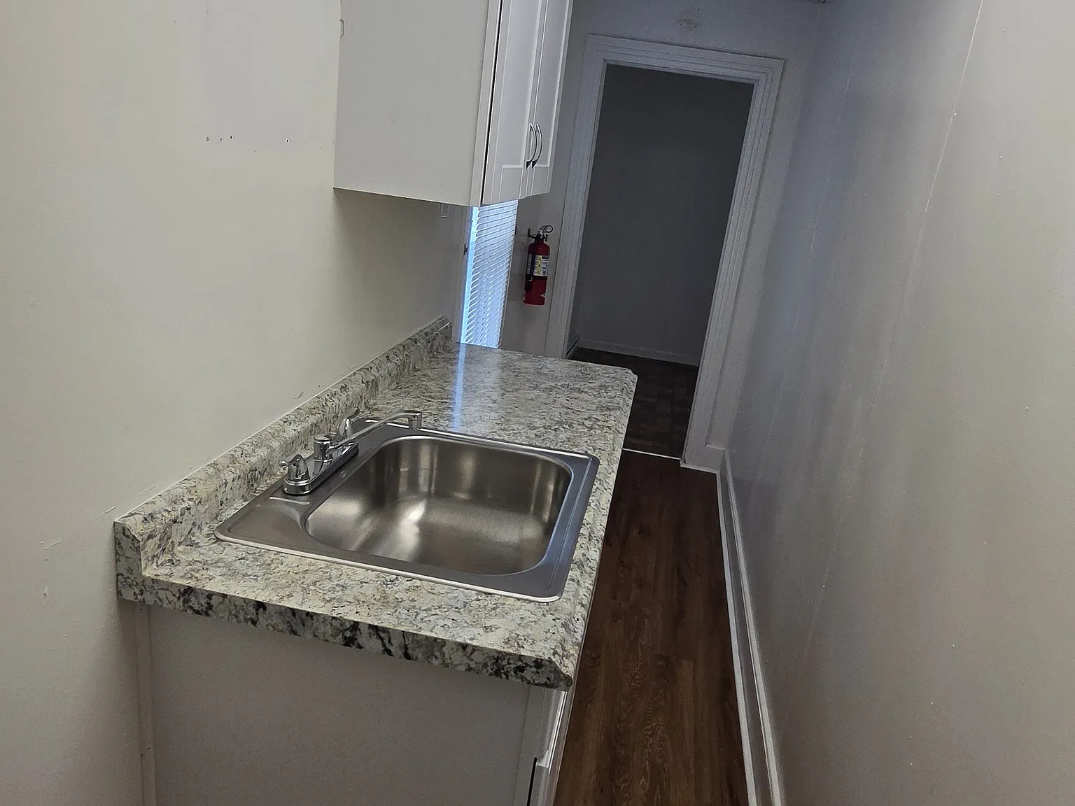 1 bed, 800 sqft, $1,300 — Photo 4