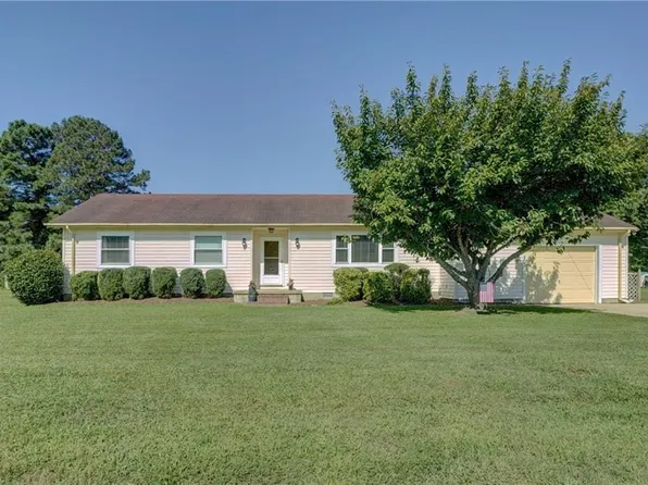 605 Moonefield Dr, Smithfield, VA 23430