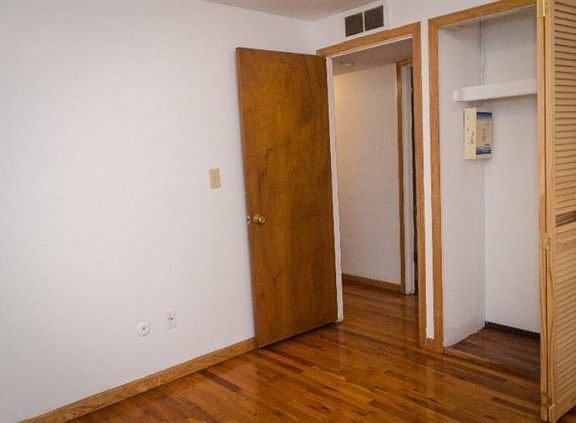 5th image of 13 Englewood Ct