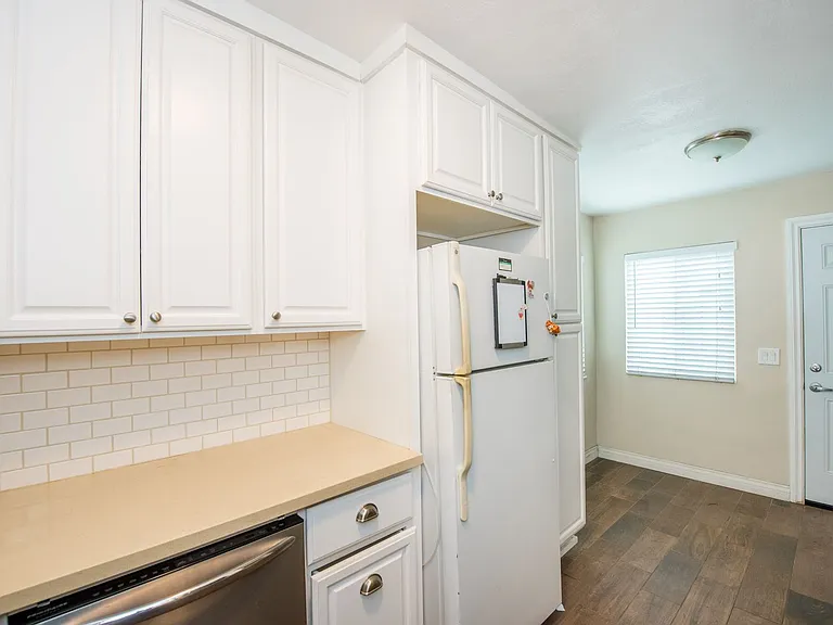 12511 Columbia Way — Photo 8