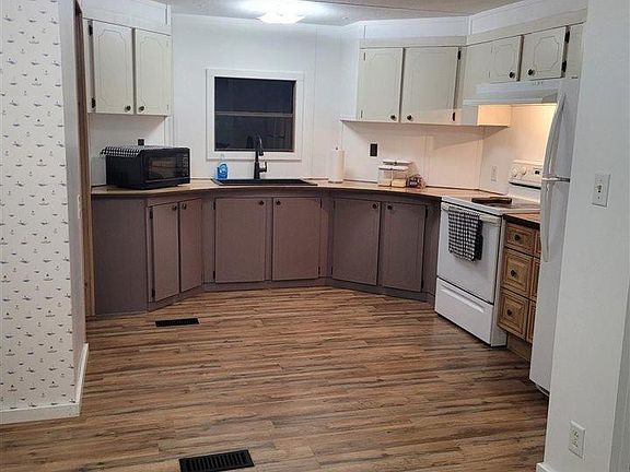 3rd image of 1353 James Loop Rd