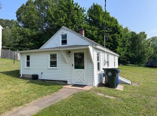 6 Miller Ter, Windsor Locks, CT 06096