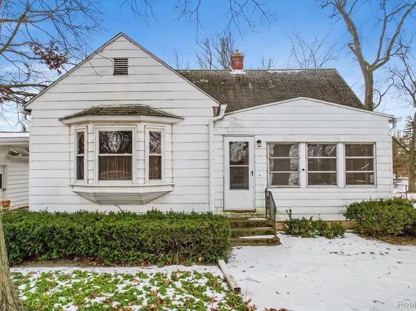 16961 W Thirteen Mile Rd, Southfield, MI 48076