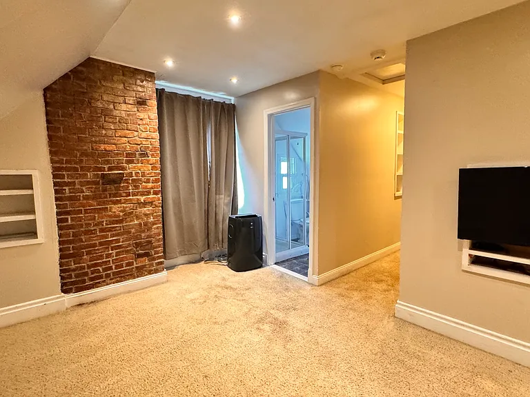 223 Lehigh Ave — Photo 26