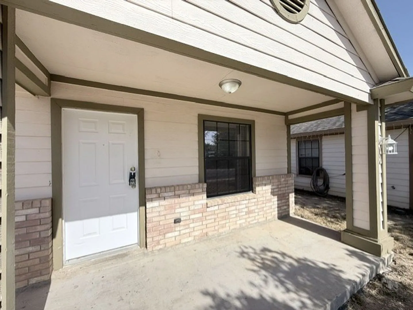 Santa Fe Subdivision! Three Bedroom — Photo 2