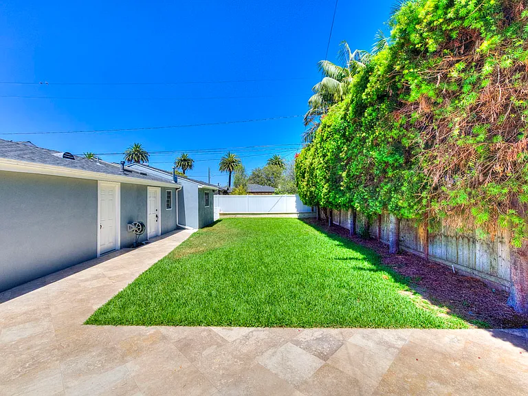 324 Flower St — Photo 6