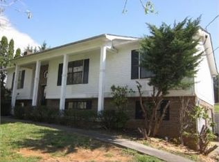 808 Oxford Hills Dr, Maryville, TN 37803