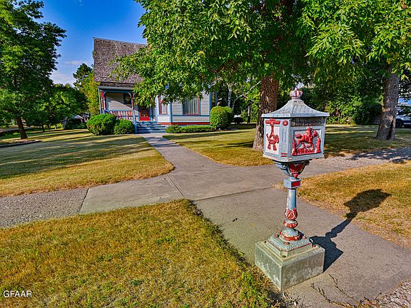 3rd image of 717 9th Ave