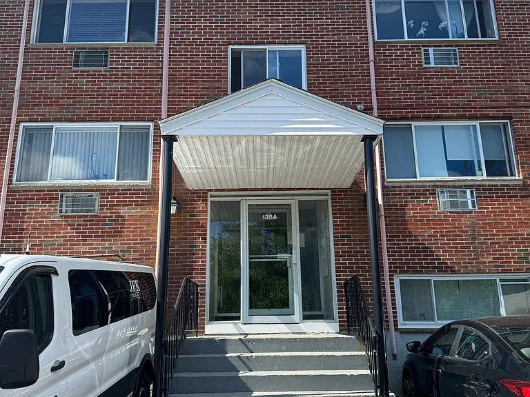 135A Winthrop St #4 — Photo 8